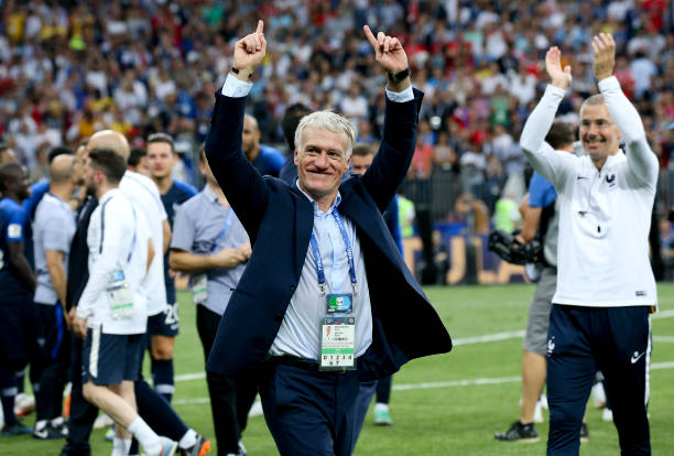 欢呼声与巨 欢呼声与巨